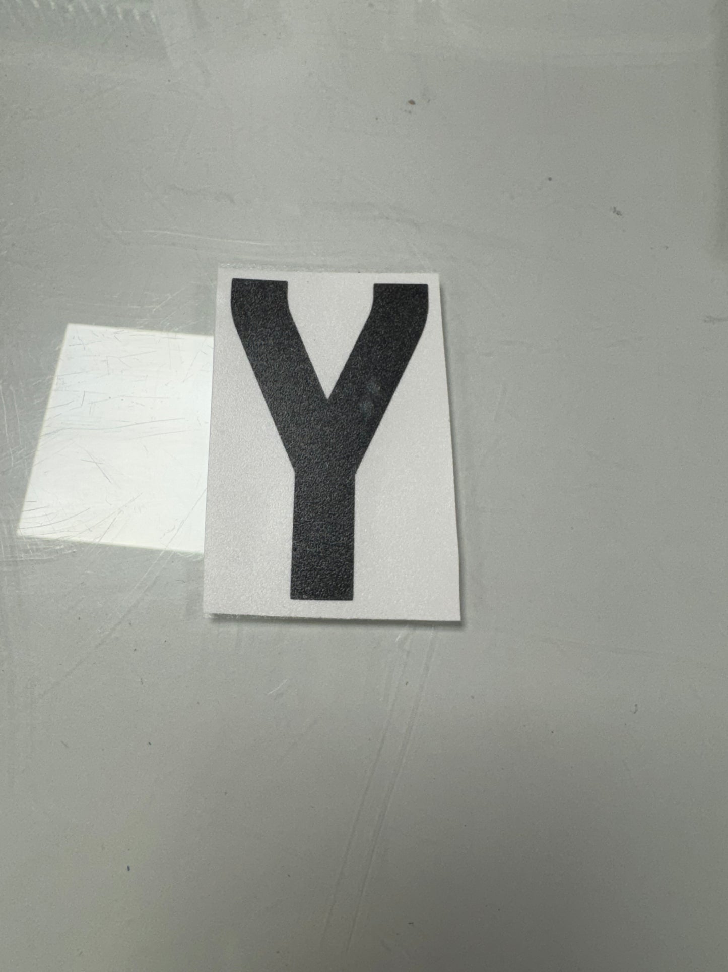 Y Anti-flash letter